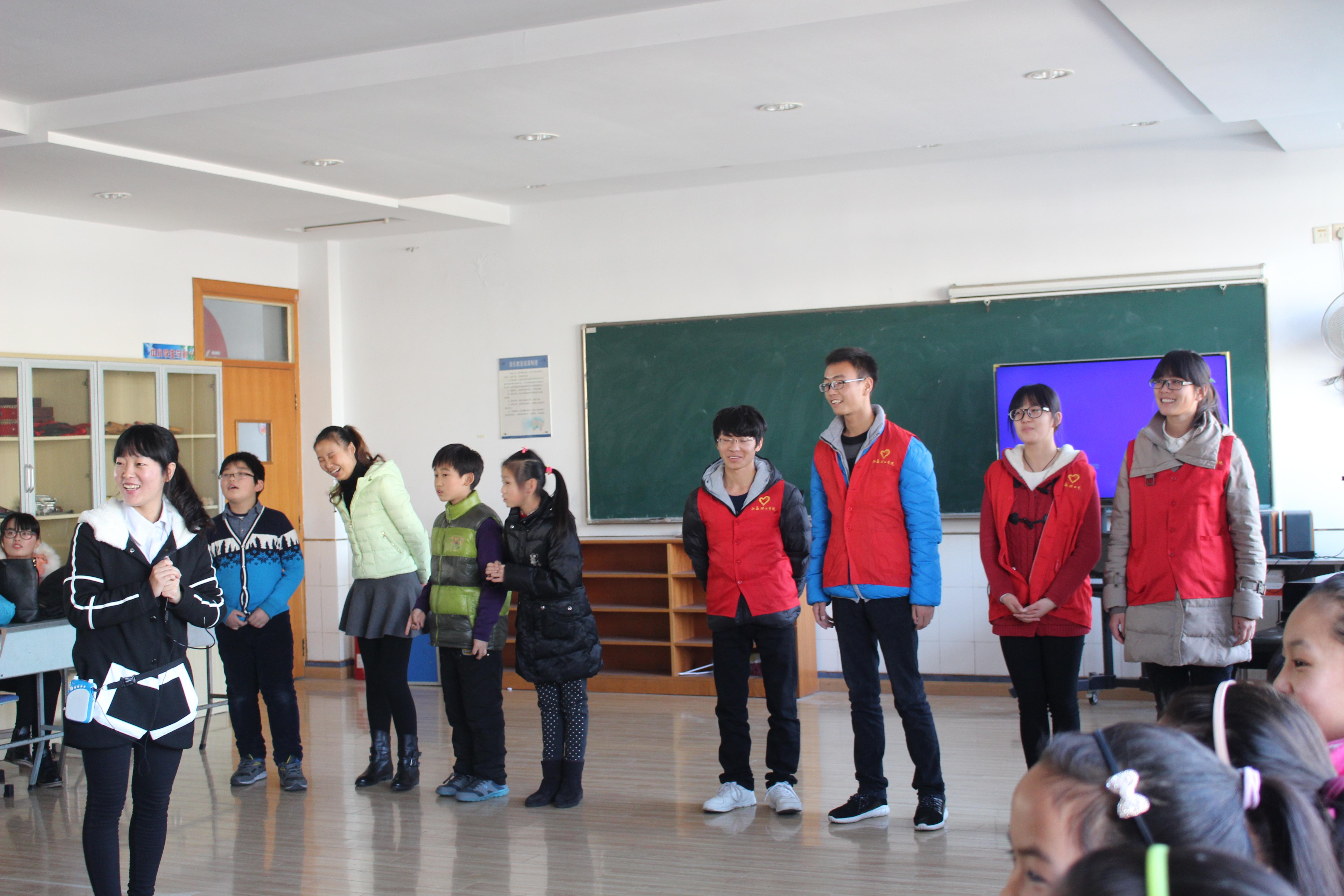 人文社科学院在延陵小学举行实践基地揭牌仪式暨少年中国梦经典诵读进校园活动